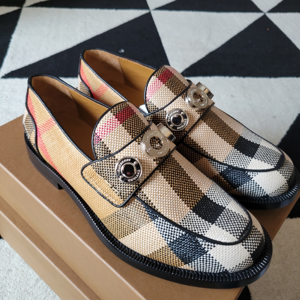 Women Burberry loafers